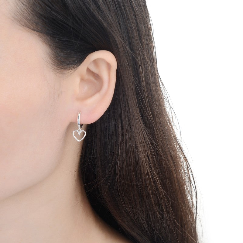 Aretes Huggies de corazón – Plata 925