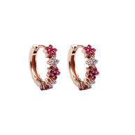 Aretes Tipo Huggies de Flores 16 mm – Plata 925 con baño de oro rosado