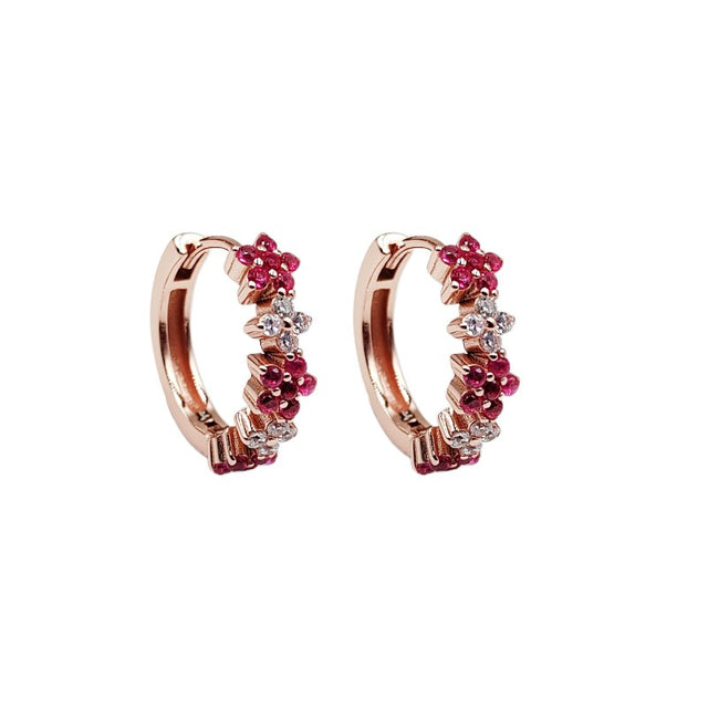Aretes Tipo Huggies de Flores 16 mm – Plata 925 con baño de oro rosado