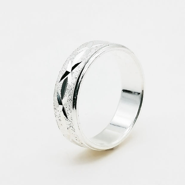 Anillo de Alianza de Plata 9.25, con detalles.